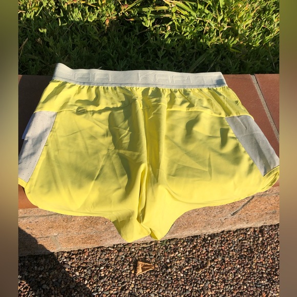 Kari Traa Nora 2.0 Shorts 4 inch - Picture 4 of 9